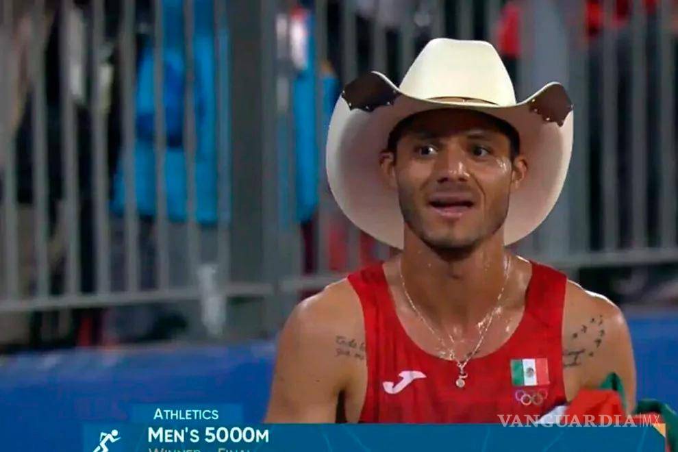 $!Martínez celebró de manera efusiva y hasta con un sombrero, pero pronto le darían la noticia de que no ganó nada.