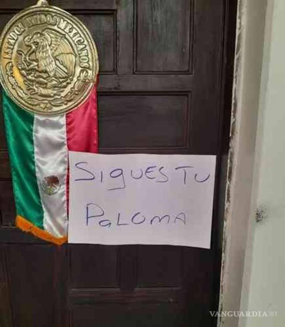 $!‘Sigues tú, Paloma’: Amenazan de muerte a la alcaldesa de Acayucan, Rosalba Rodríguez, con mensaje en el Palacio Municipal