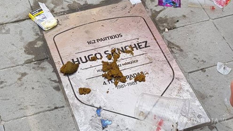 $!Así como a la de Hugo Sánchez, fanáticos vandalizan placa de Antoine Griezmann en la casa del Atlético