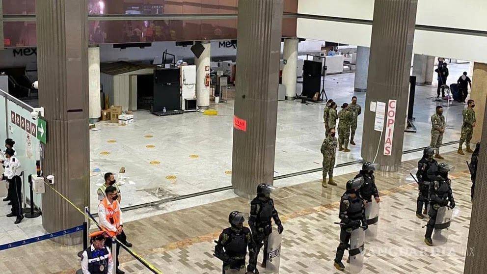 $!Desalojo de ex trabajadores de Mexicana de Aviación.