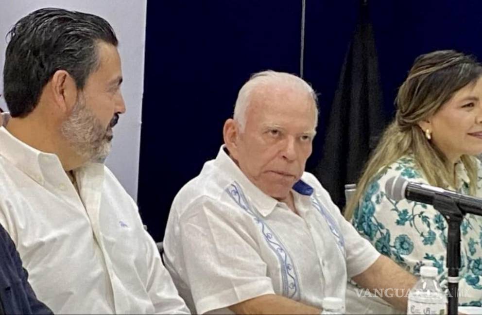 $!Al centro, Abel Guerra, de SUMA NL, en un evento de Monterrey en apoyo a Claudia Sheinbaum.