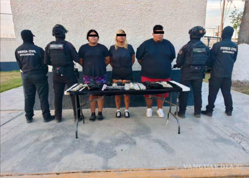 $!‘La Barbie de la Alianza’ es detenida en Monterrey; aseguran droga y cargadores