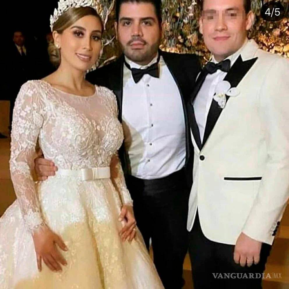 $!Alejandrina Guzmán, Édgar Cázares e Invitado durante su boda en enero de 2020.