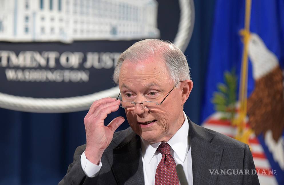 Sessions se niega a investigar la interferencia de Rusia en las elecciones de EU