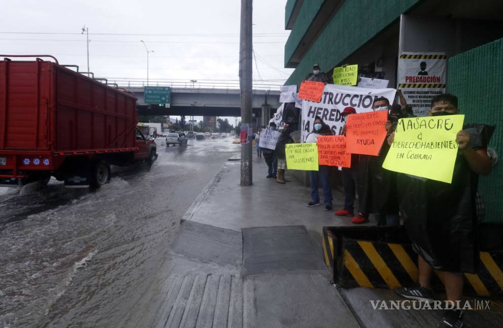 $!Asegura IMSS Coahuila atender a mineros que protestaron