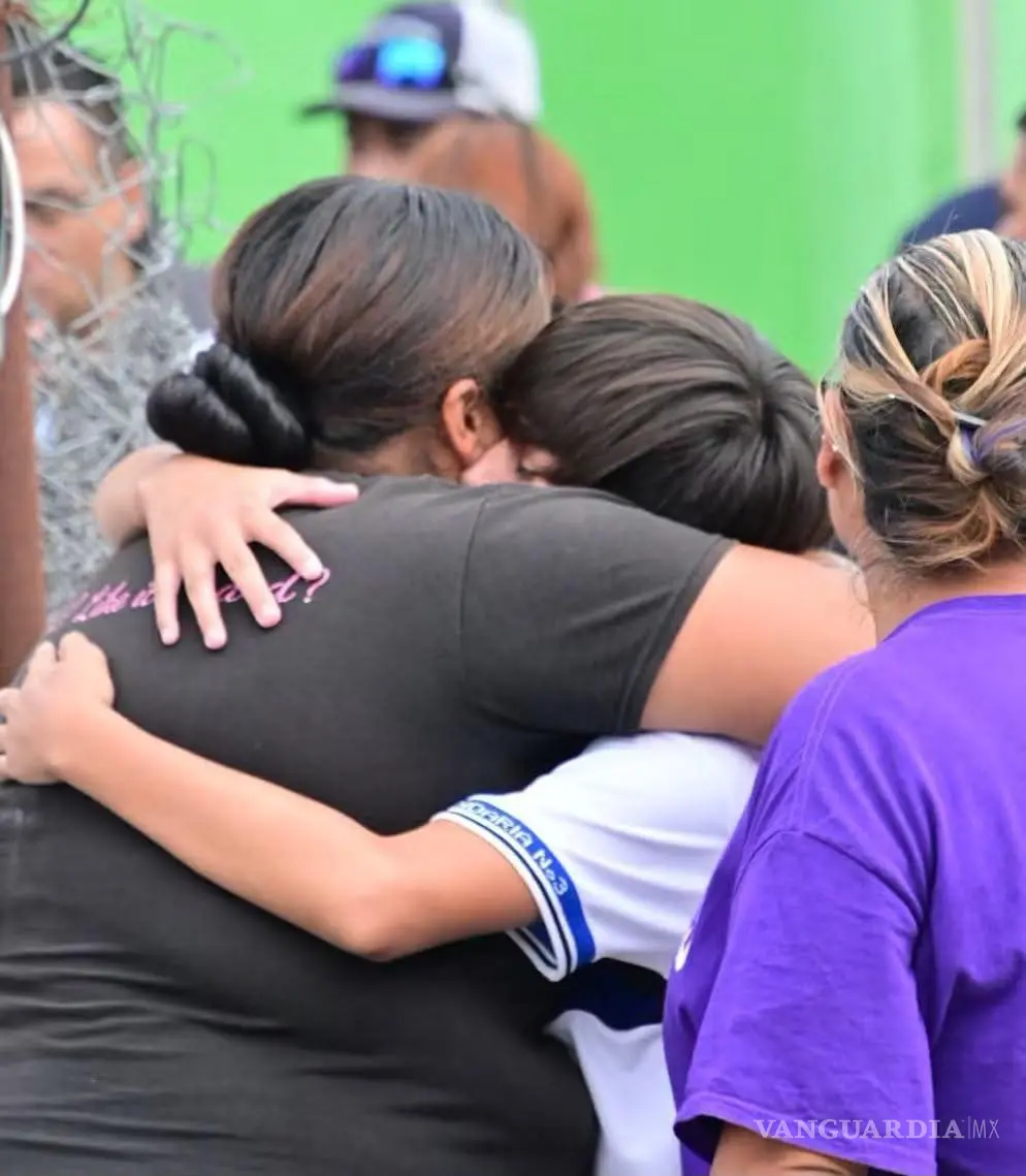 $!El hijo que realizó el hallazgo tiene apenas 13 años y regresaba de la secundaria cuando encontró la escena en el cruce de las calles San Antonio y San José.