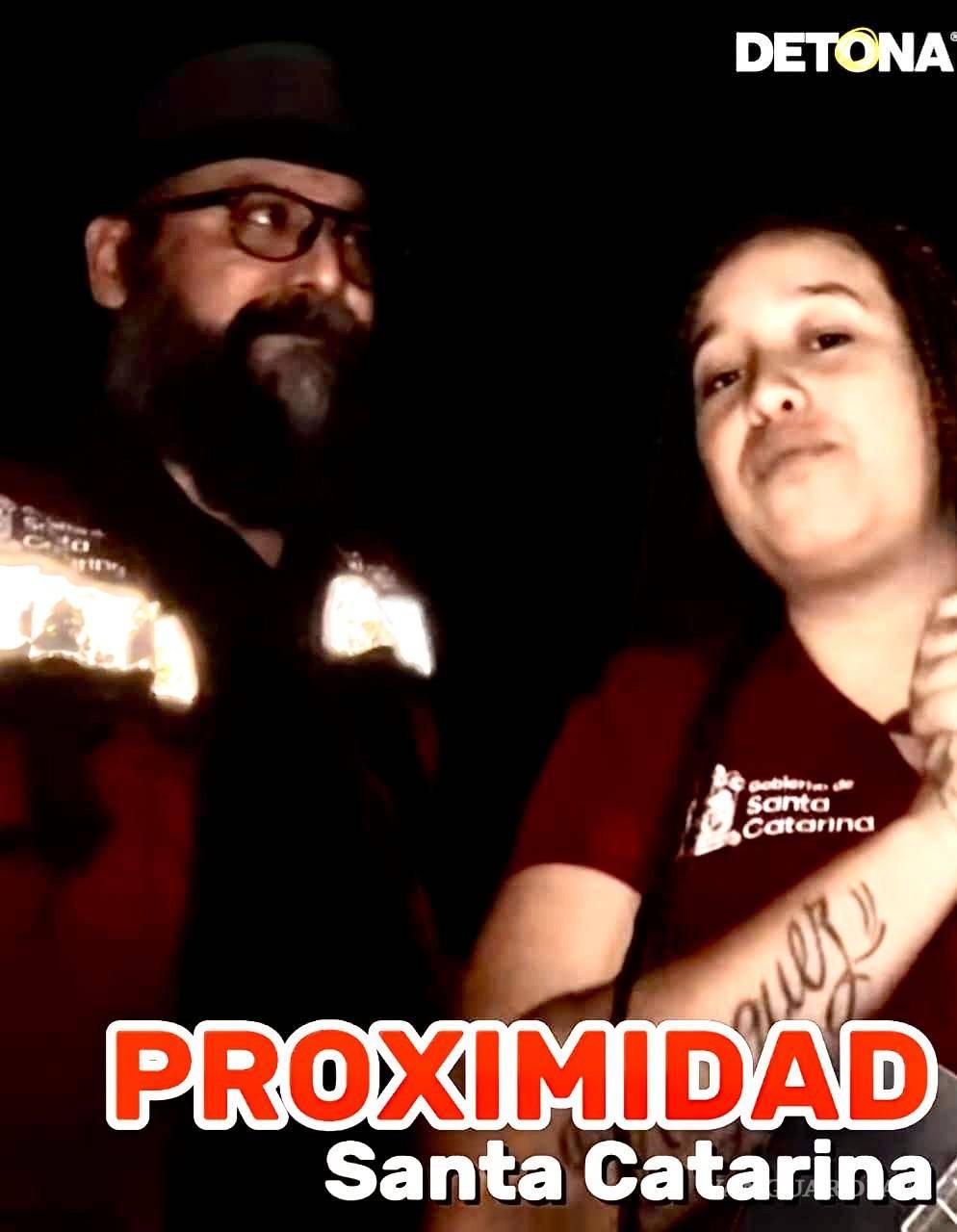 $!La misma enviada del alcalde de Santa Catarina, delatada por sus tatuajes y su camiseta.