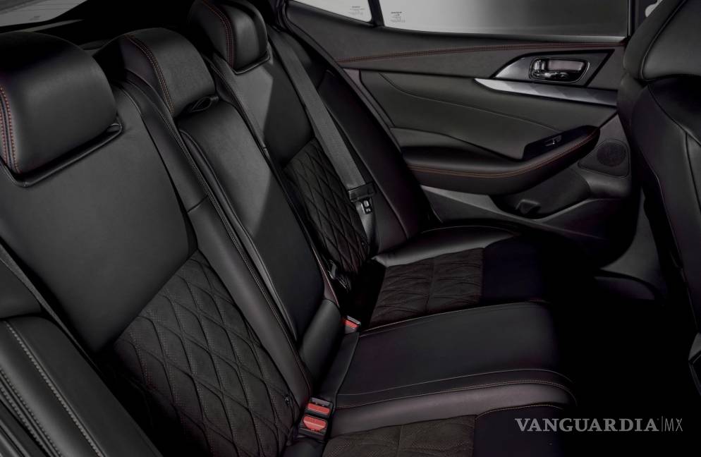 $!Nissan presenta el nuevo Maxima; más llamativo, sobre todo en el interior