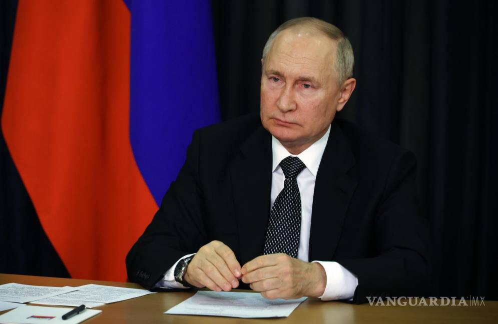 $!El presidente ruso, Vladímir Putin, en una sesión plenaria del Consejo Popular Mundial Ruso en Sochi, Rusia.