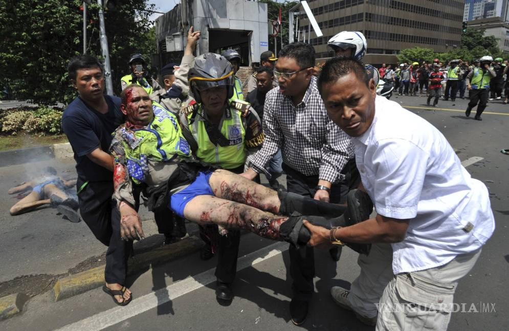 $!Explosión de bomba y tiroteo en Indonesia deja siete muertos; EI reivindica atentado
