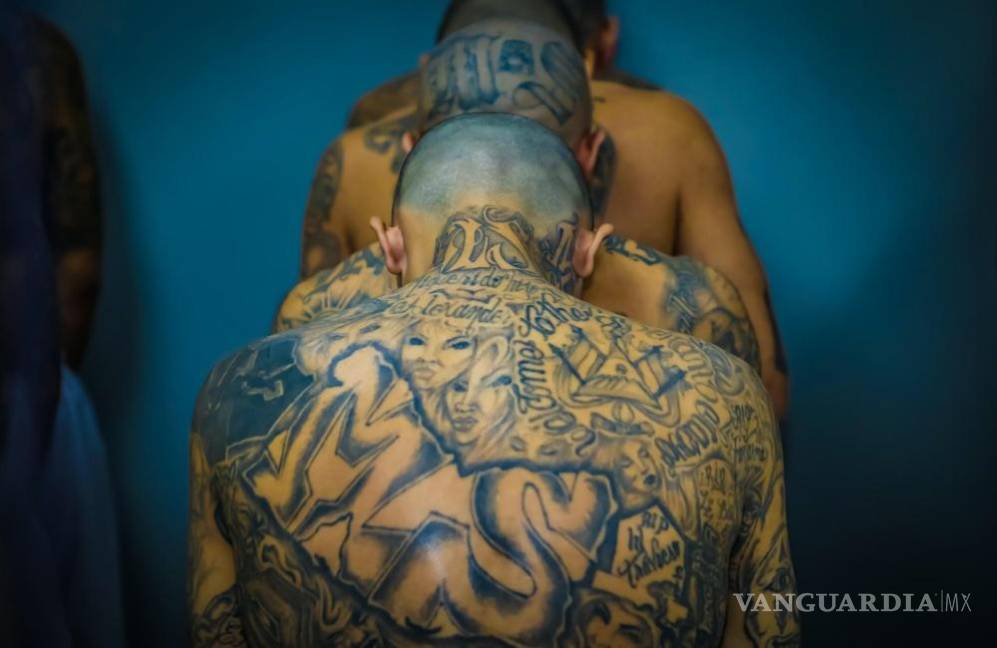 Así fue el traslado de 2 mil pandilleros al Centro de Confinamiento del Terrorismo en el Salvador