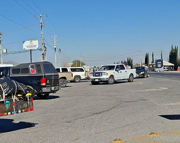 Paisanos utilizan Monclova como punto de descanso en su trayecto hacia el interior del país.