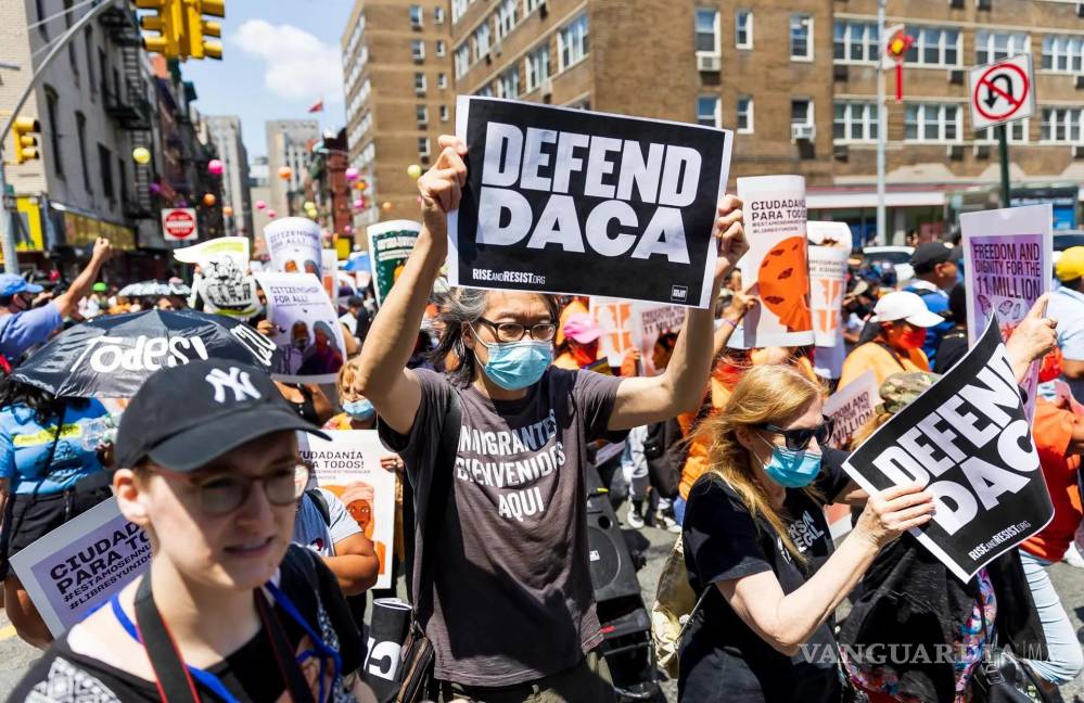 $!Manifiestan a favor del programa Acción Diferida para los llegados en la Infancia (DACA), en Nueva York.