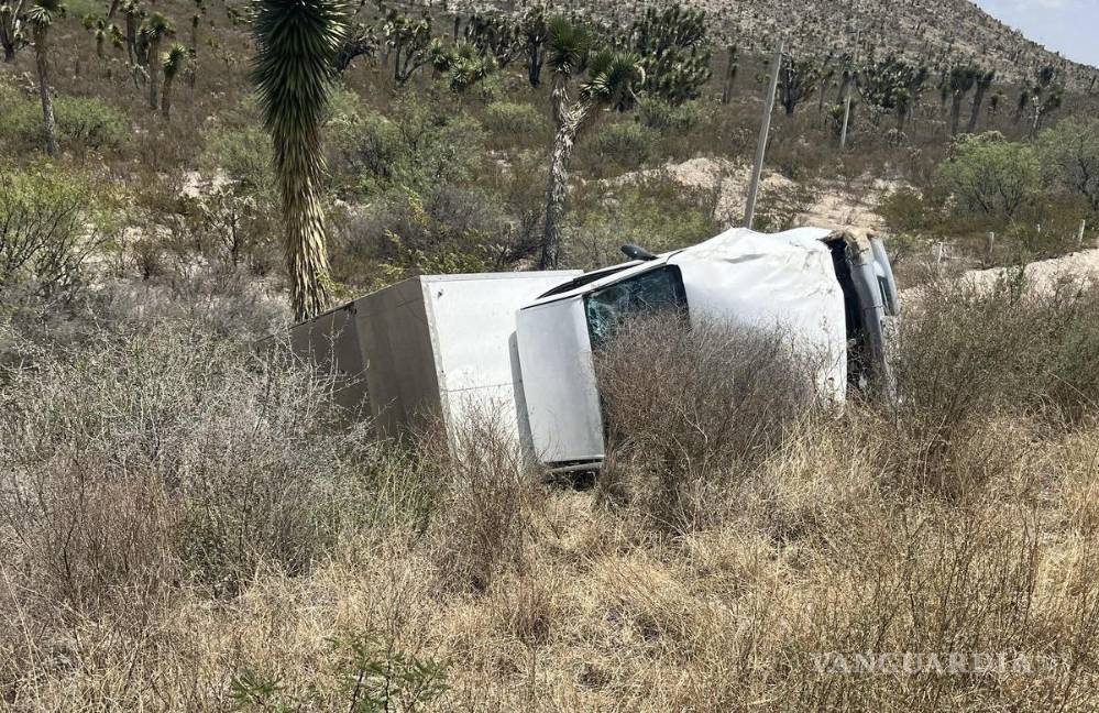 Vuelcan en la carretera a Zacatecas; uno de ellos se encuentra grave