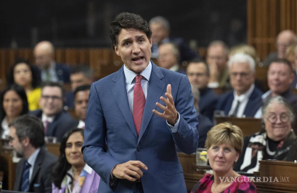 $!El primer ministro Justin Trudeau se levanta para responder a las preguntas de la oposición durante el período de preguntas en Ottawa, Ontario.