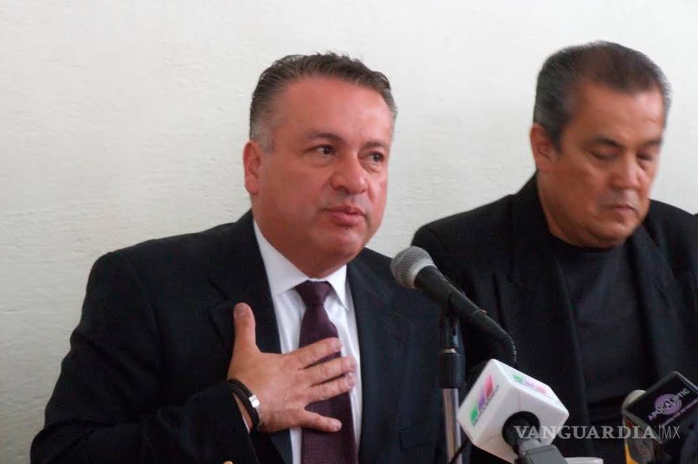 $!Regalan billetes de 500 pesos durante mitin de AMLO (video)