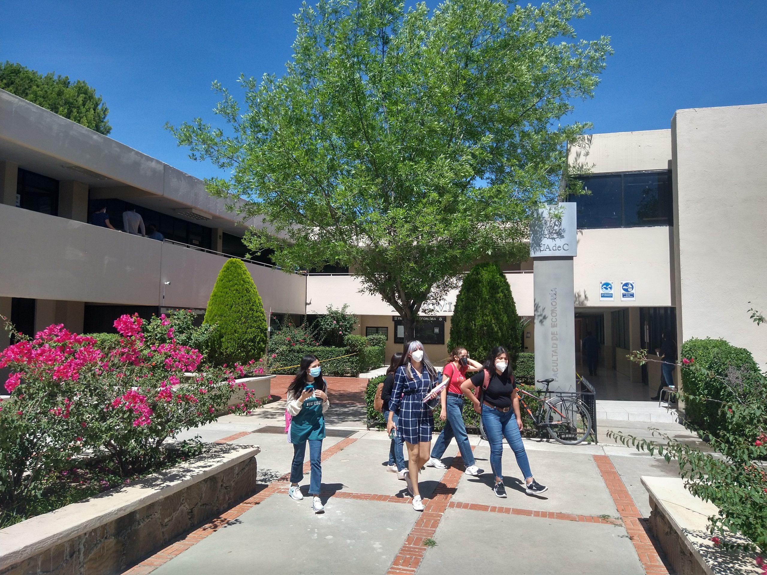 Refuerza la Universidad Autónoma de Coahuila formación integral para mejorar inserción laboral