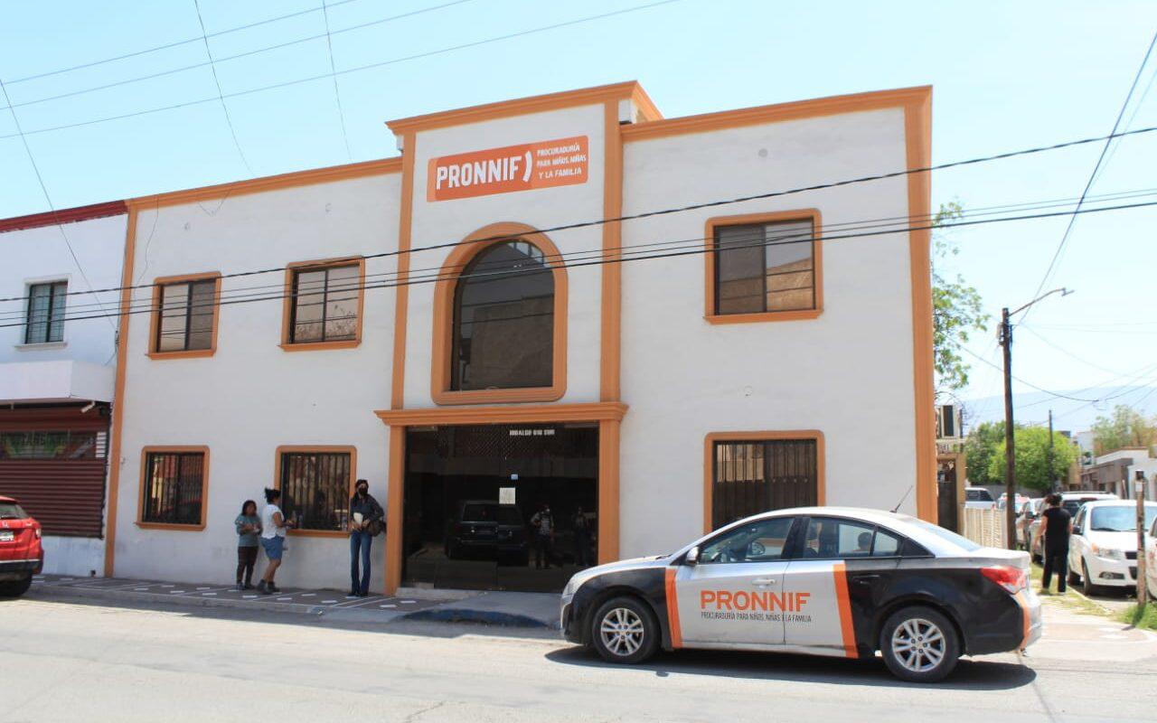 Resguardan a niño de 8 años que deambulaba en Monclova tras huir de presunta violencia