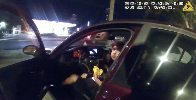En Texas un policía disparó contra joven que comía en estacionamiento de un McDonald’s. Noticias en tiempo real