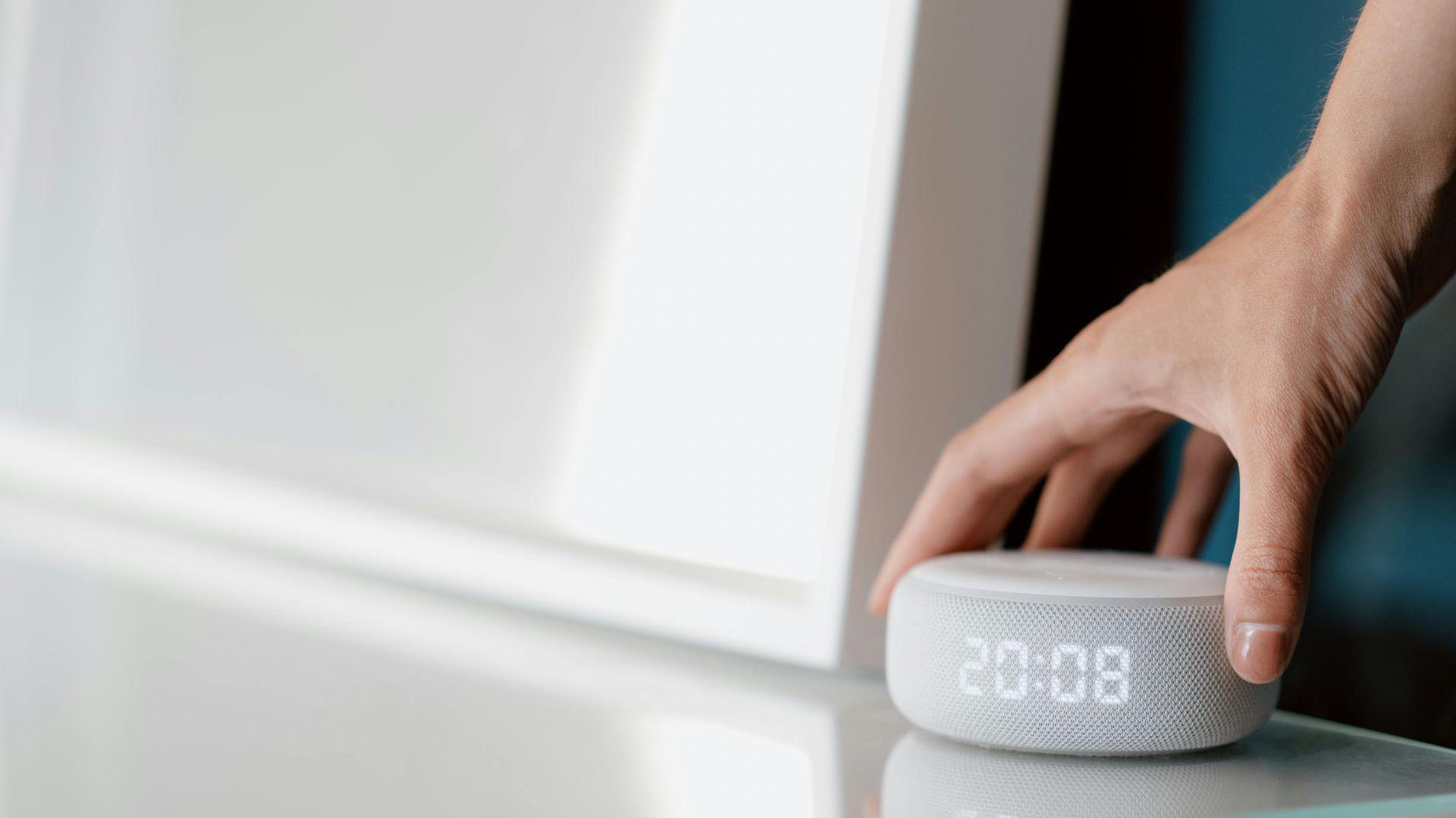 Así puedes hacer que Alexa te avise si alguien entra a tu cuarto sin permiso