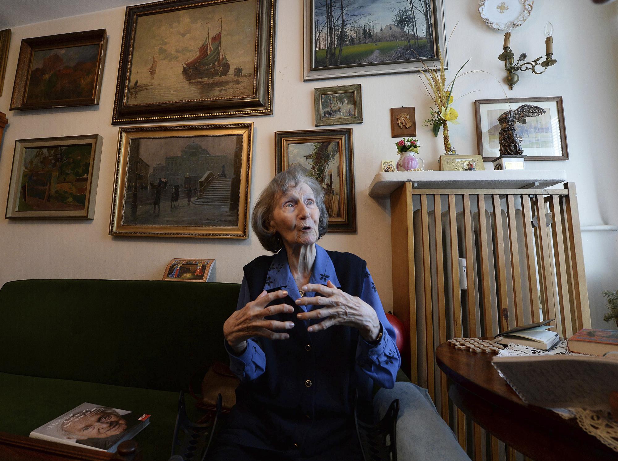 Zofia Posmysz, escritora y sobreviviente de Auschwitz, muere a los 98 años. Noticias en tiempo real