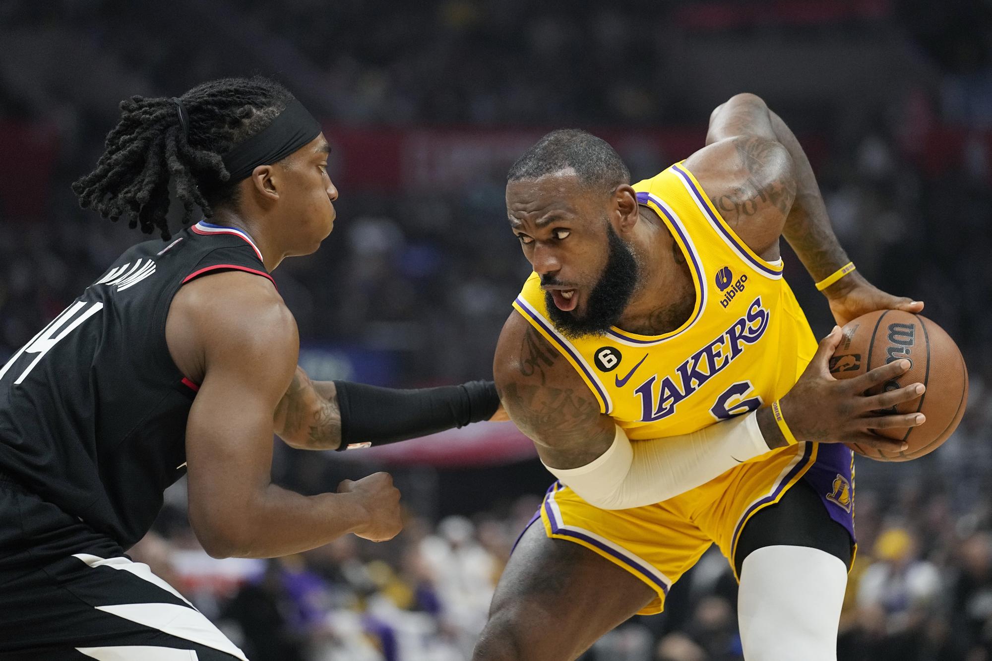 LeBron James evitó una lesión más grave - Lado.mx