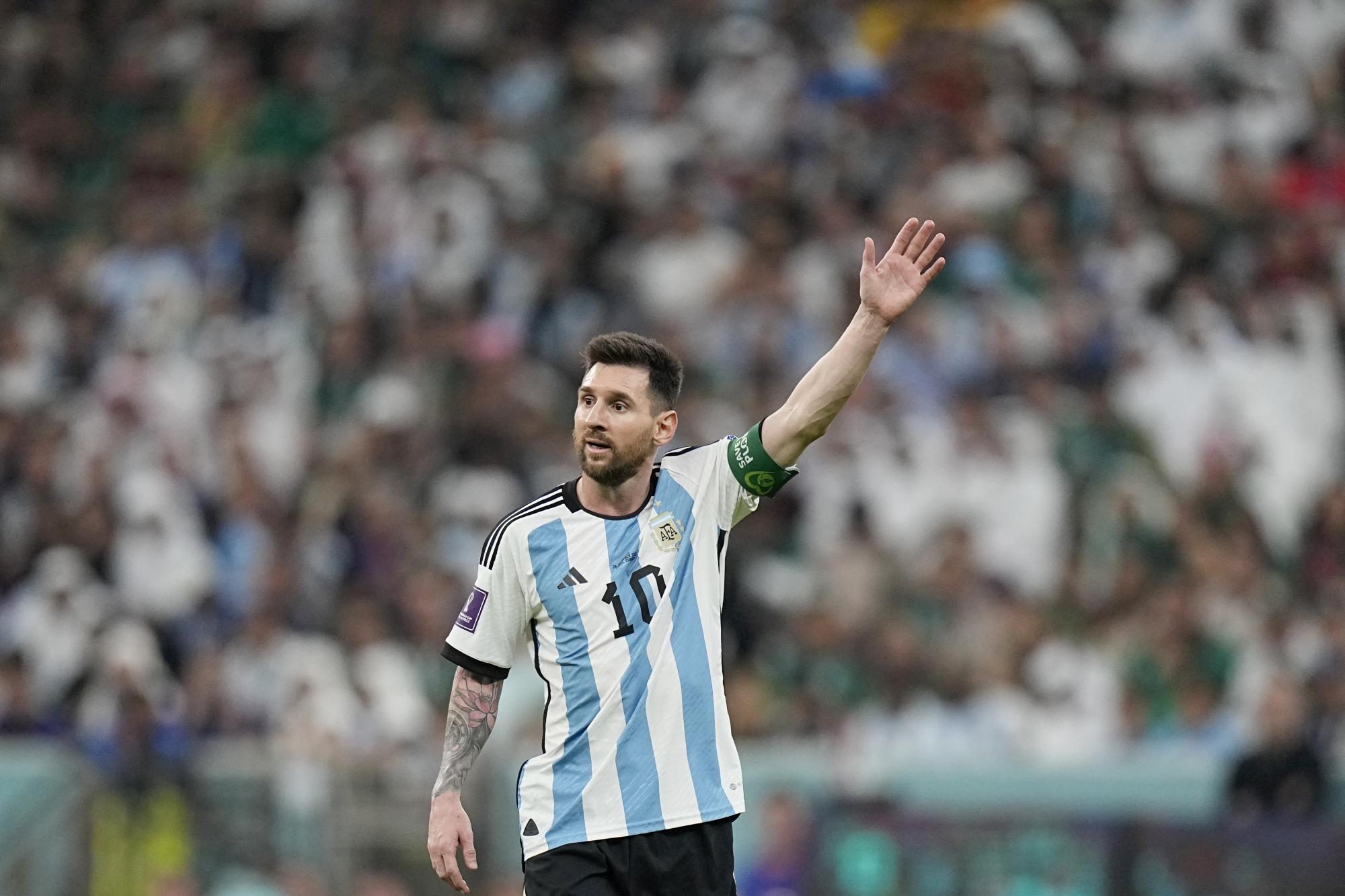 Messi y Lewandowski quieren cerrar con triunfo la fase de grupos. Noticias en tiempo real