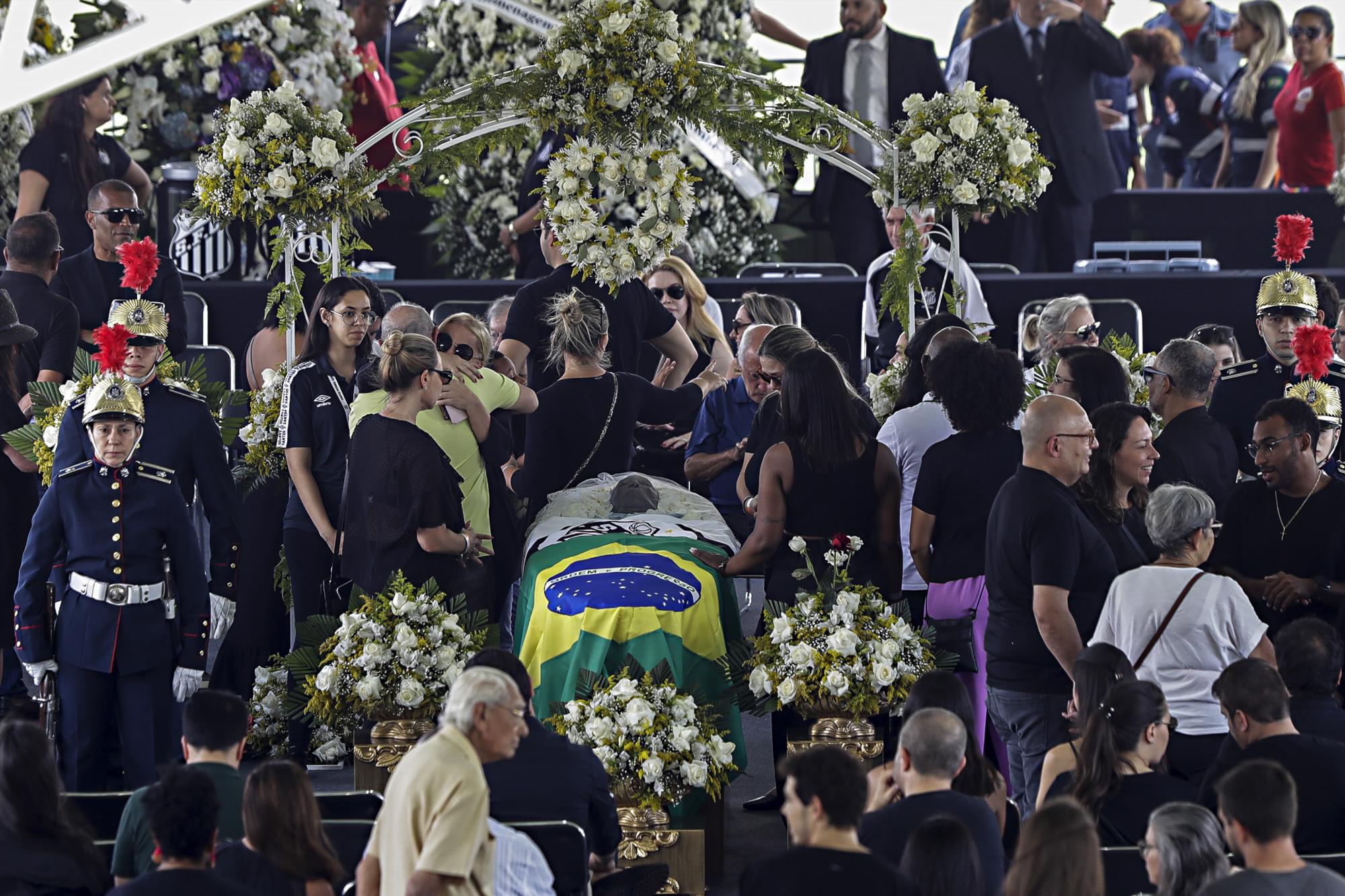 Brasil da el último adiós a Pelé. Noticias en tiempo real
