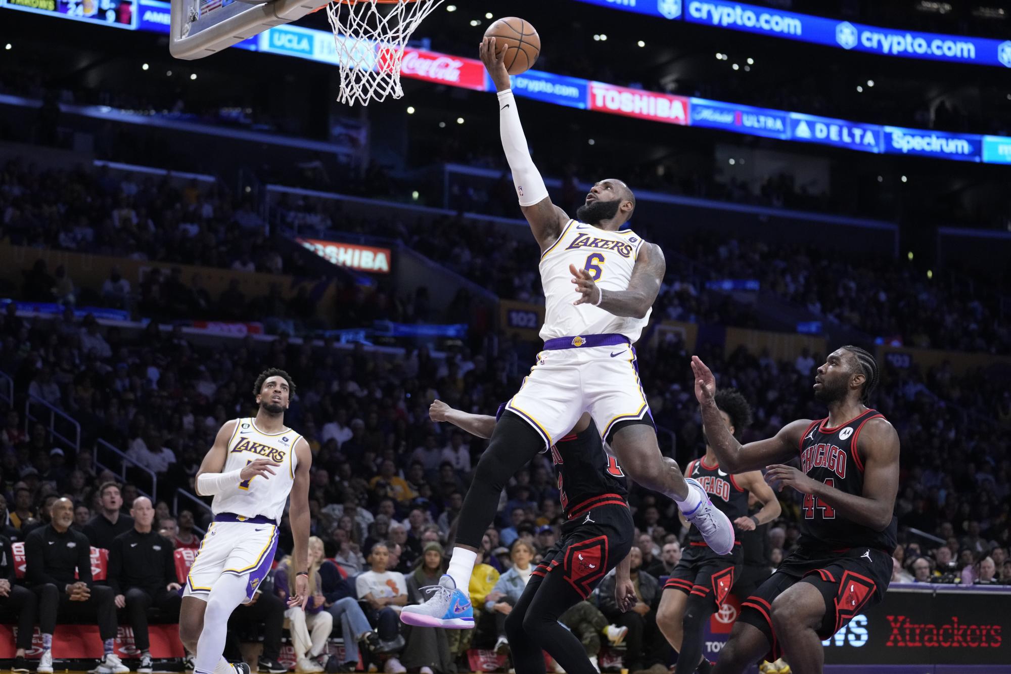 Ni el regreso de ‘el Rey’ los pudo salvar; Bulls derrota a Lakers 108-118. Noticias en tiempo real