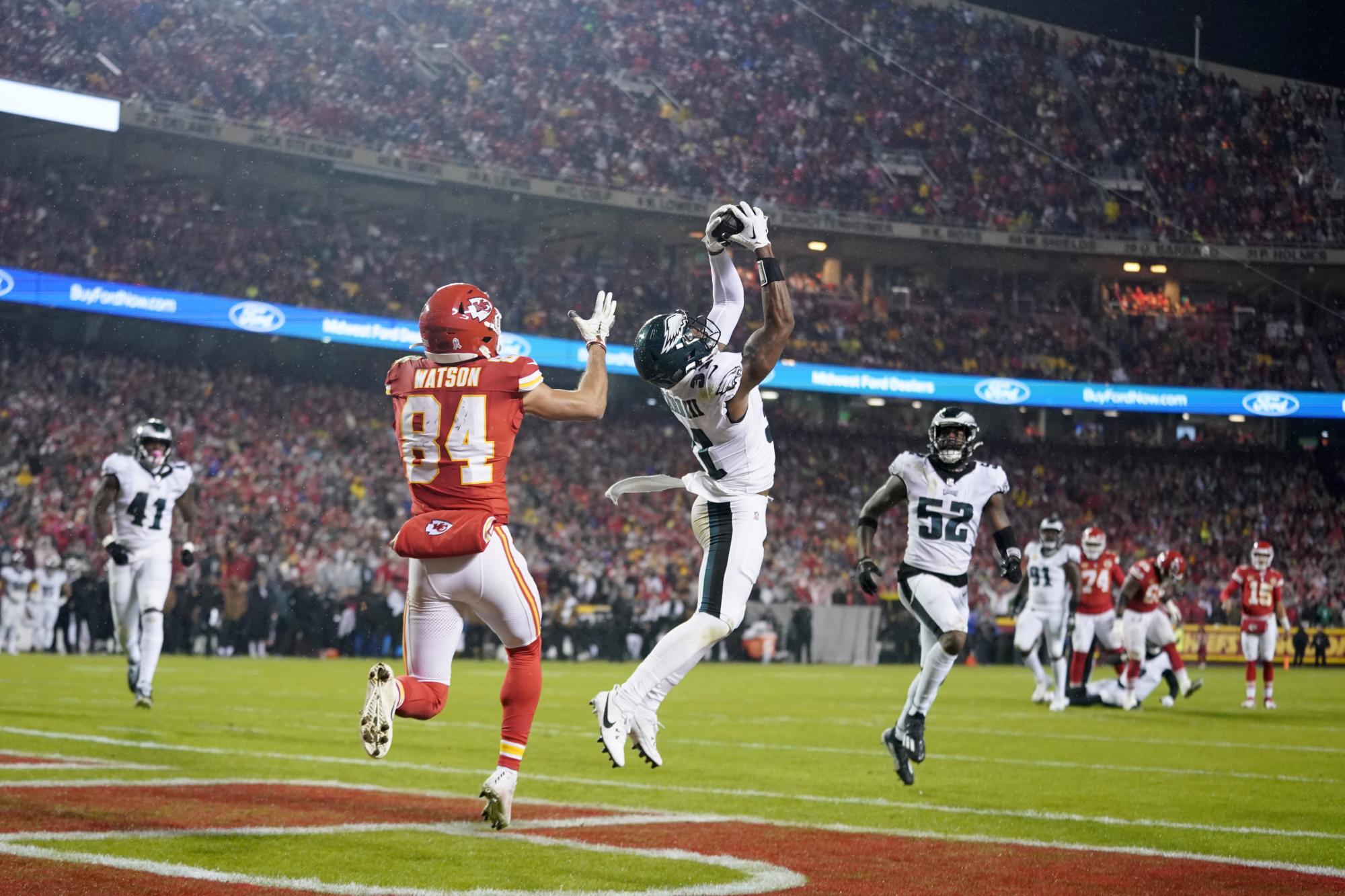 Con impresionante remontada, los Eagles se ‘vengan’ de los Chiefs en una reedición del Super Bowl . Noticias en tiempo real