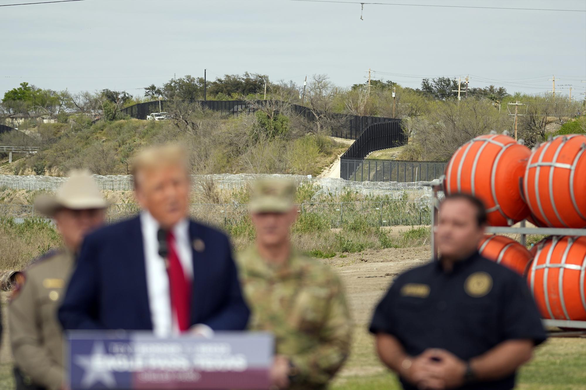 Desde frontera con Coahuila, carga Trump contra Biden: ‘EU está siendo invadido por migrantes’. Noticias en tiempo real