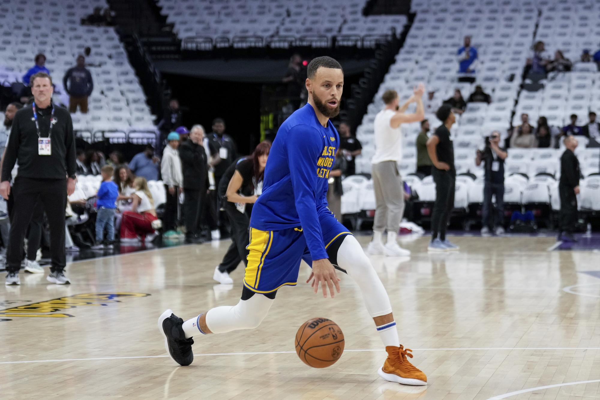 Stephen Curry, de Golden State, fue anunciado el jueves como el Jugador Clutch del Año de la NBA, tras liderar la liga en anotaciones decisivas esta temporada, y ahora tiene otro trofeo para agregar 