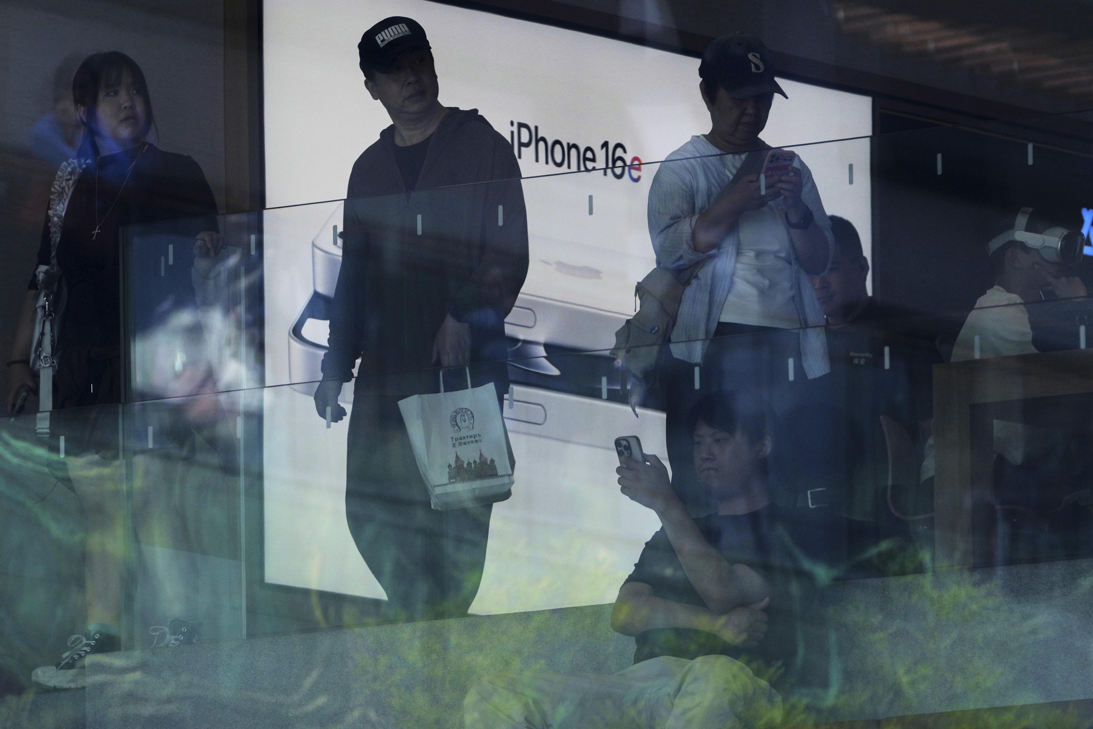 En el pasado Apple ha tenido pocos incentivos para fabricar sus iPhones en EU . Noticias en tiempo real