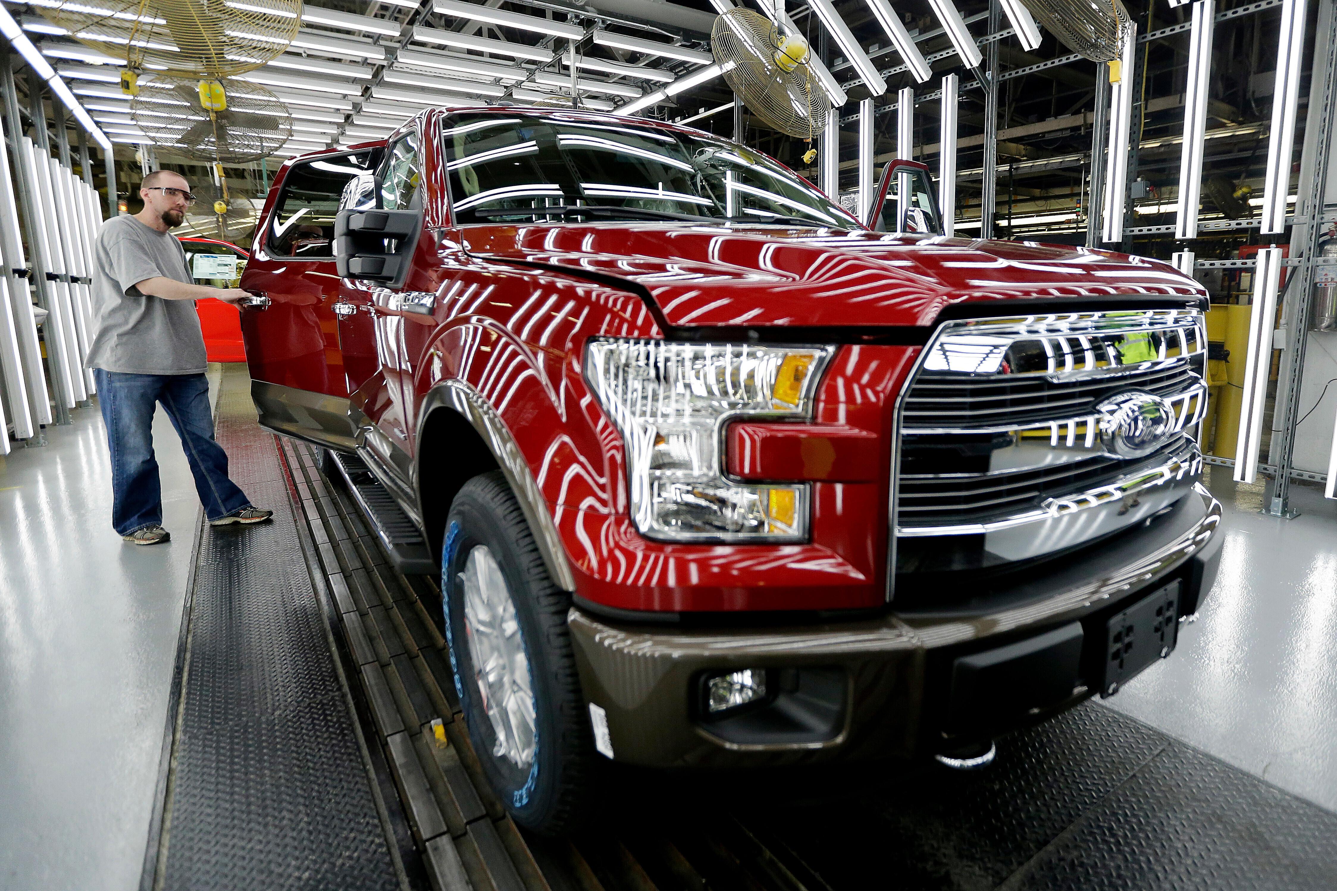 Ford retira 1.4 millones de camionetas F-150 para corregir problema de marcha en EU
