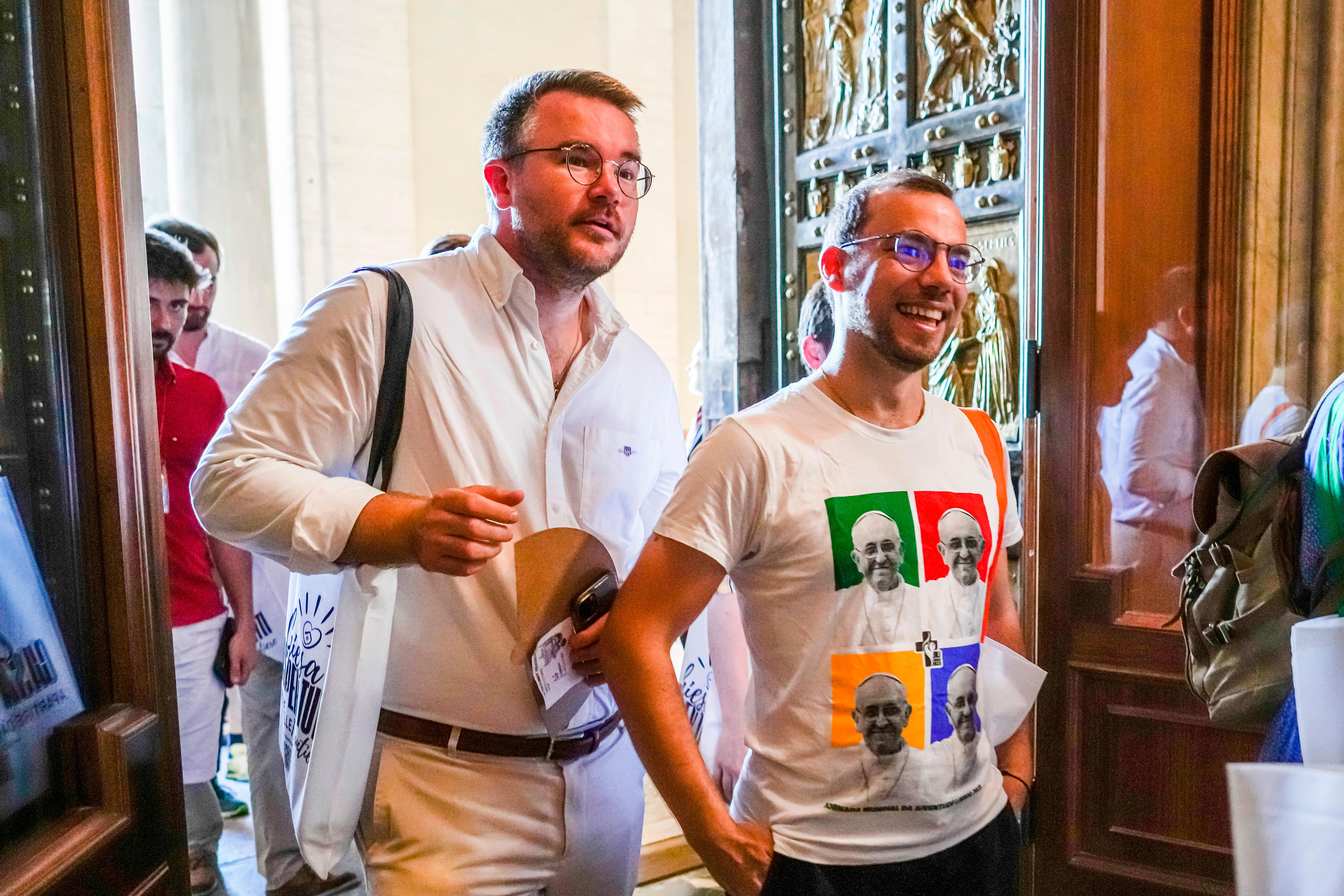 Envía el Vaticano nuevas señales de apertura, pero limita el acercamiento a católicos LGBTQ+