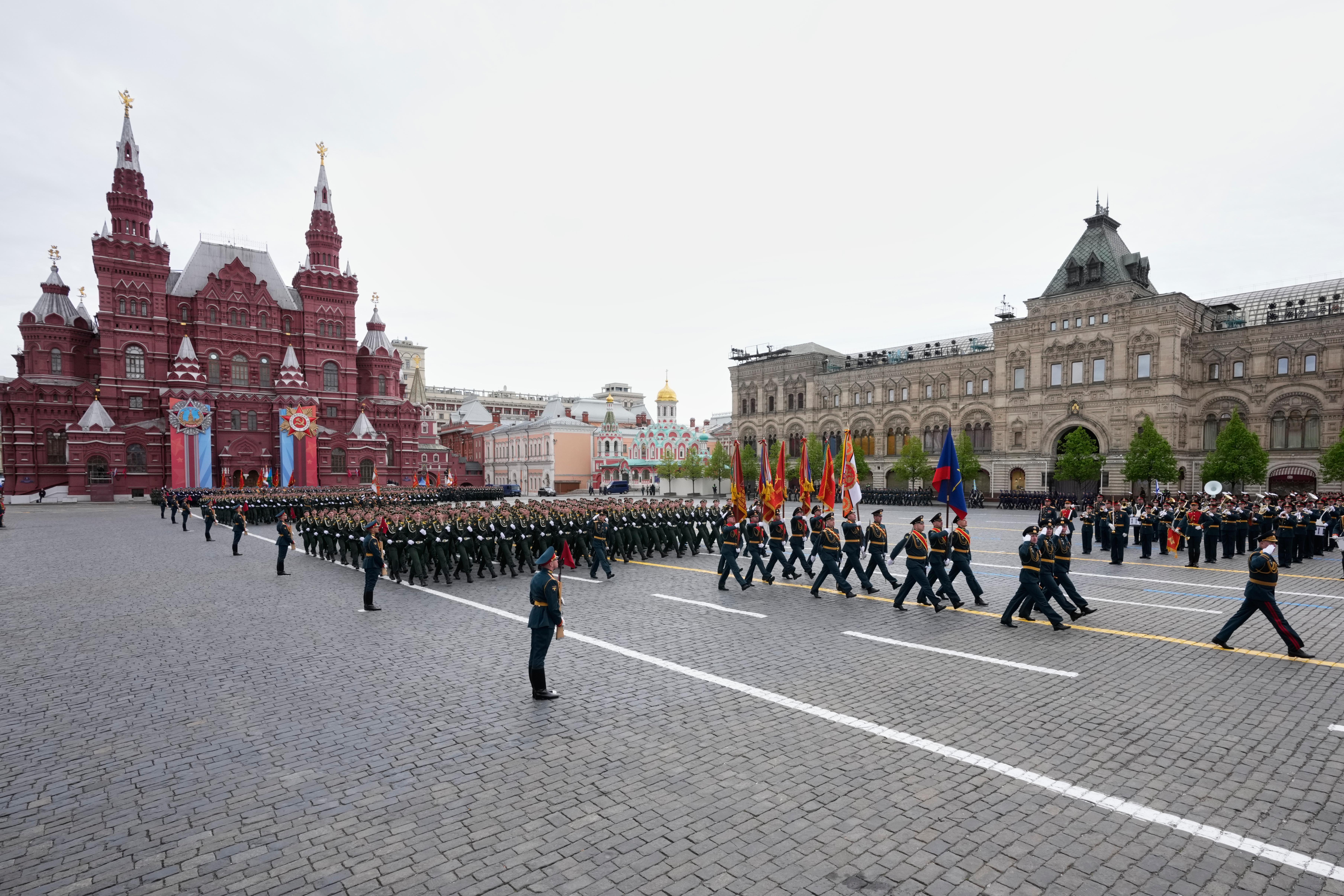 Con un deslucido desfile, Moscú celebra el Día de la Victoria en la Plaza Roja bajo una fuerte seguridad