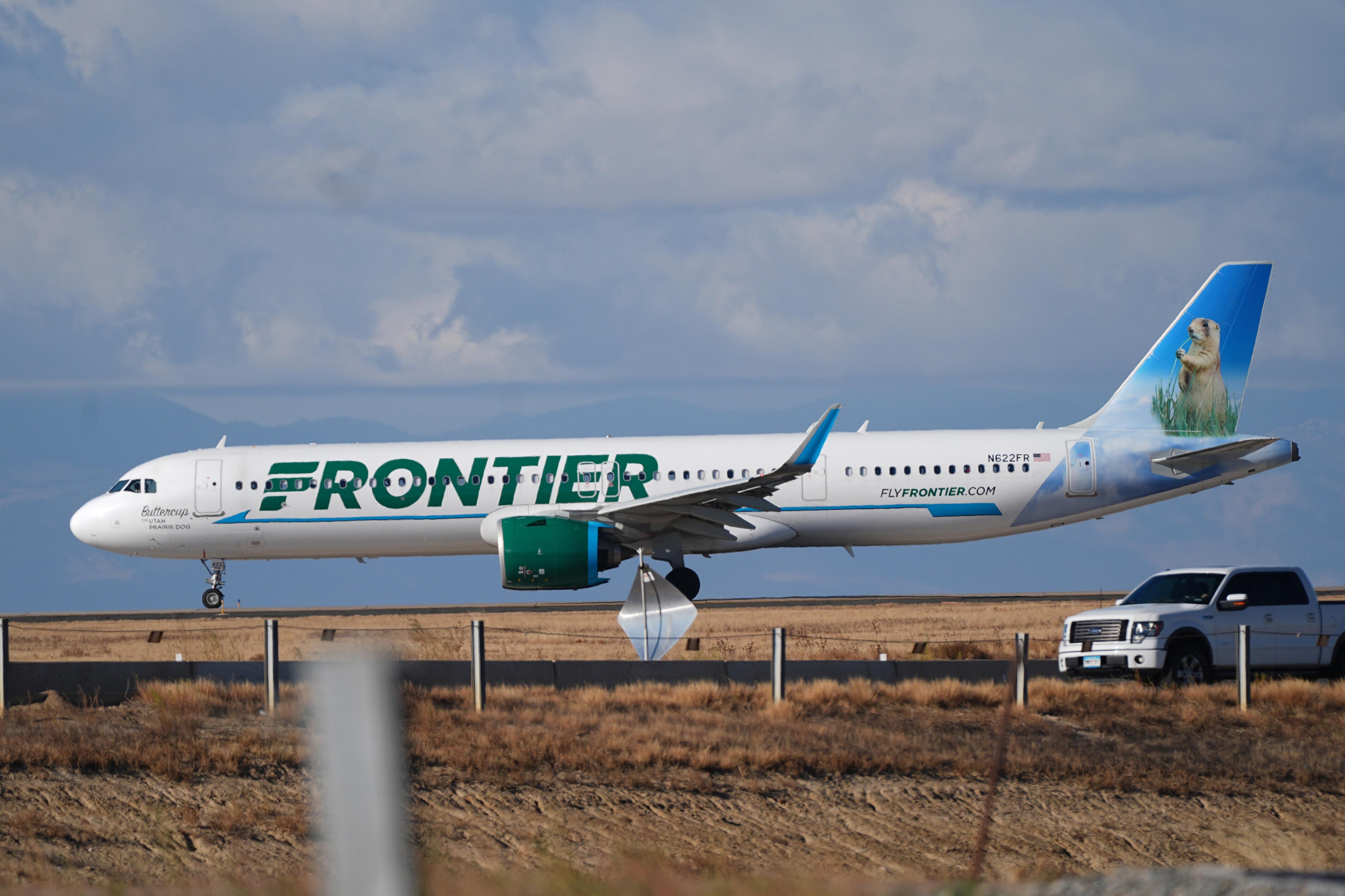 Avión de Frontier atropella y mata a una persona que saltó valla del Aeropuerto de Denver