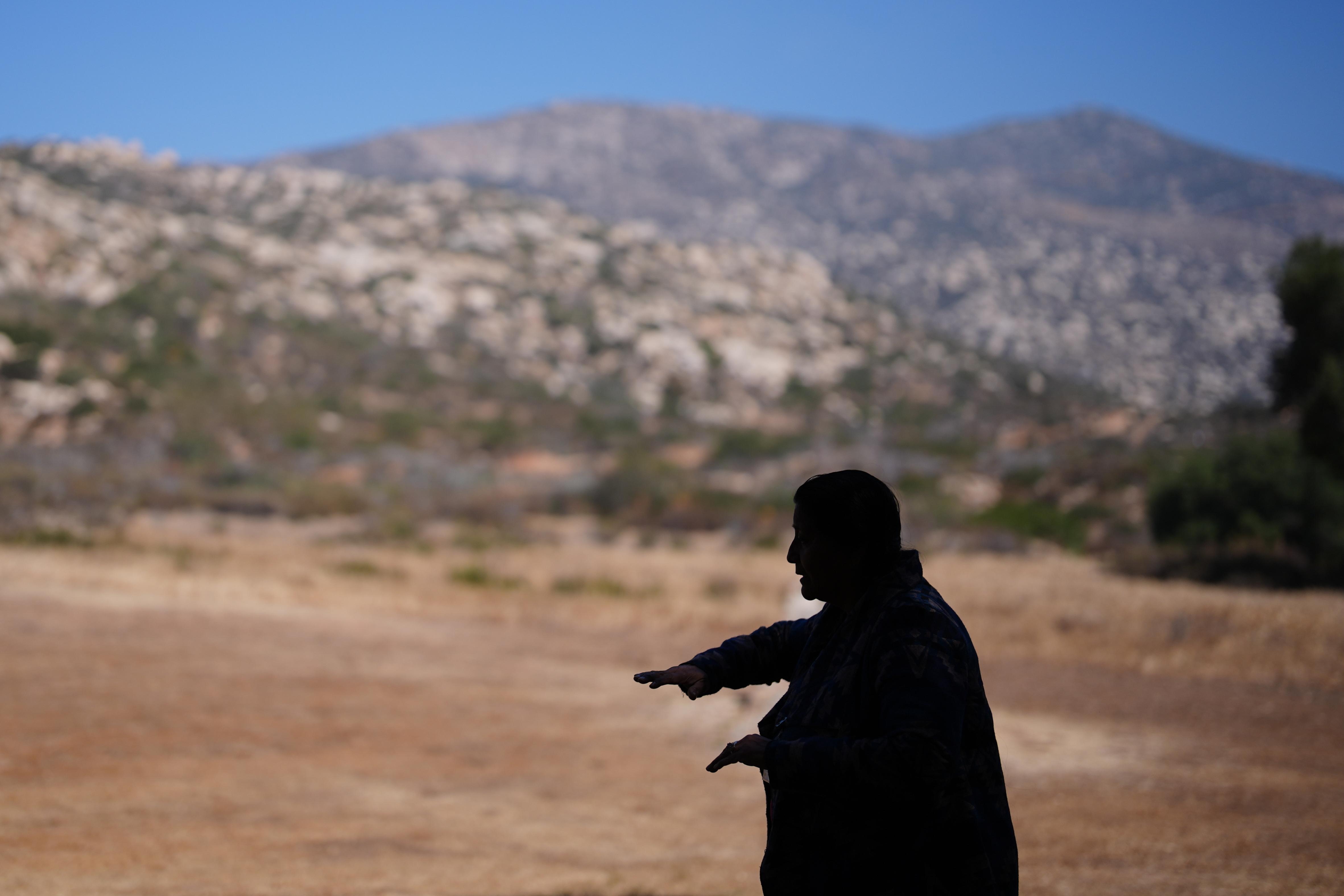 ¿Profana la construcción del muro fronterizo entre EU y México lo sitios sagrados indígena?, esto dicen sus líderes
