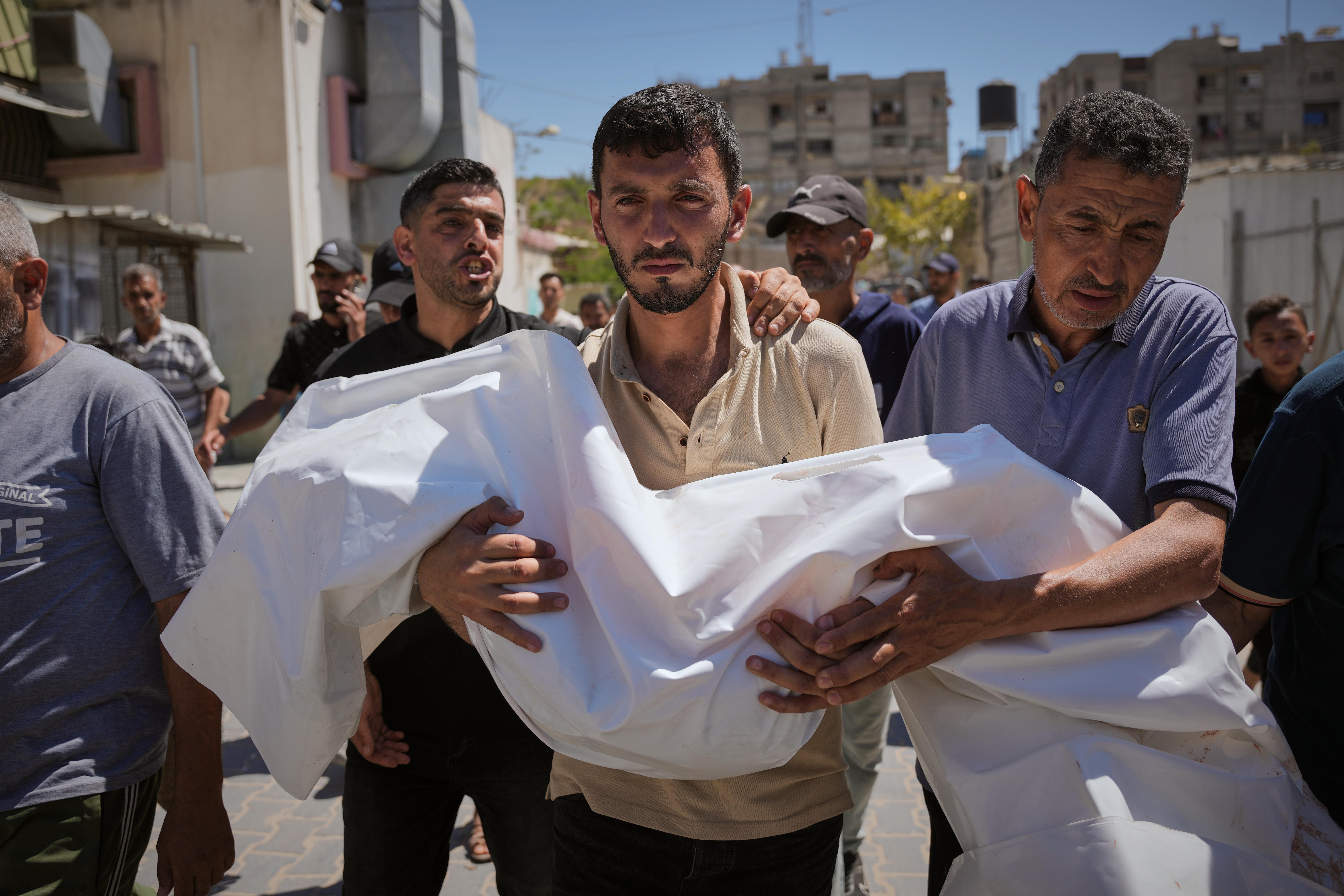 Pierden la vida una mujer y una niña tras un ataque aéreo israelí mata a en Gaza