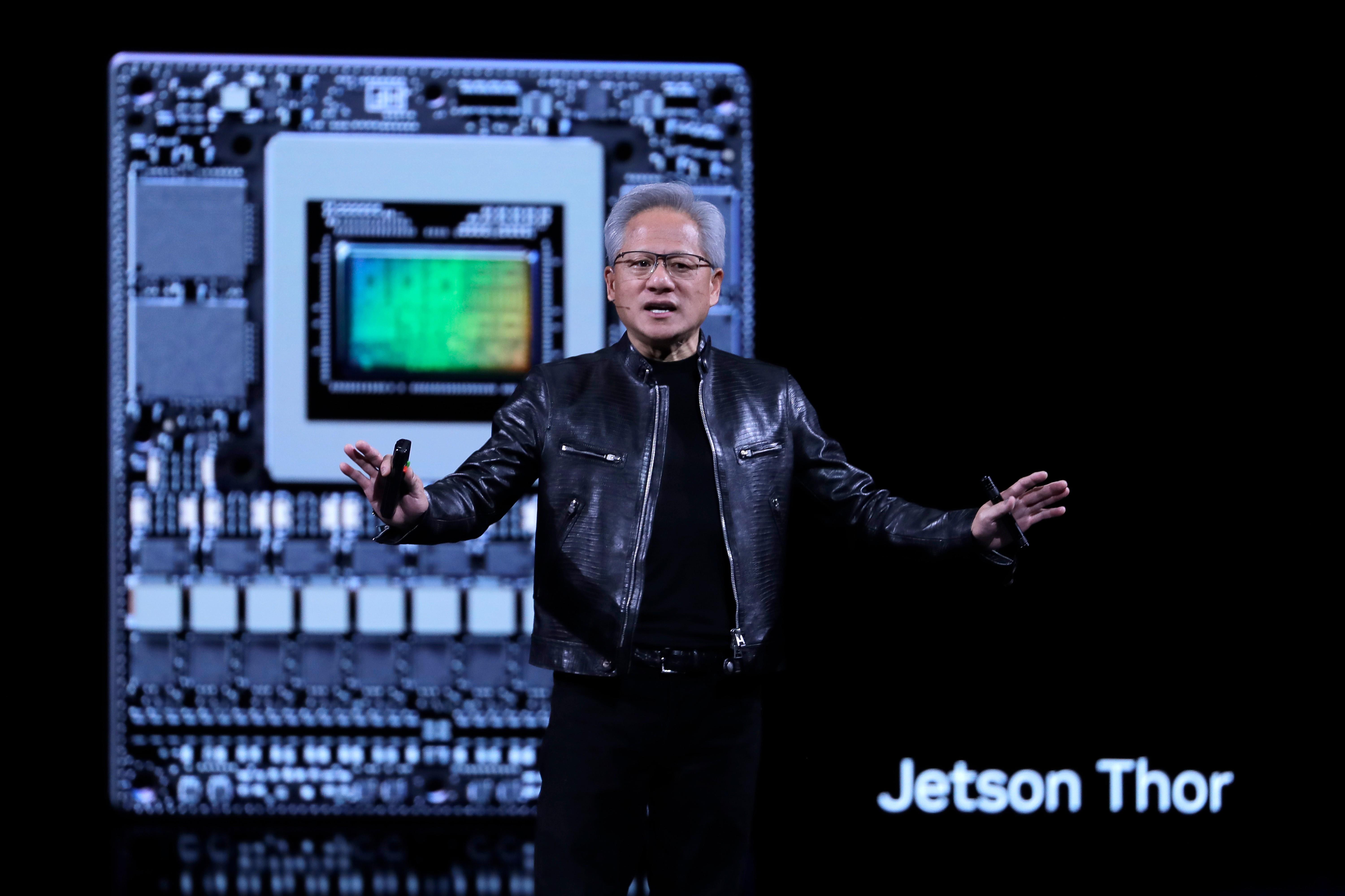 Presenta Nvidia sus nuevos chips con funciones de IA para computadoras