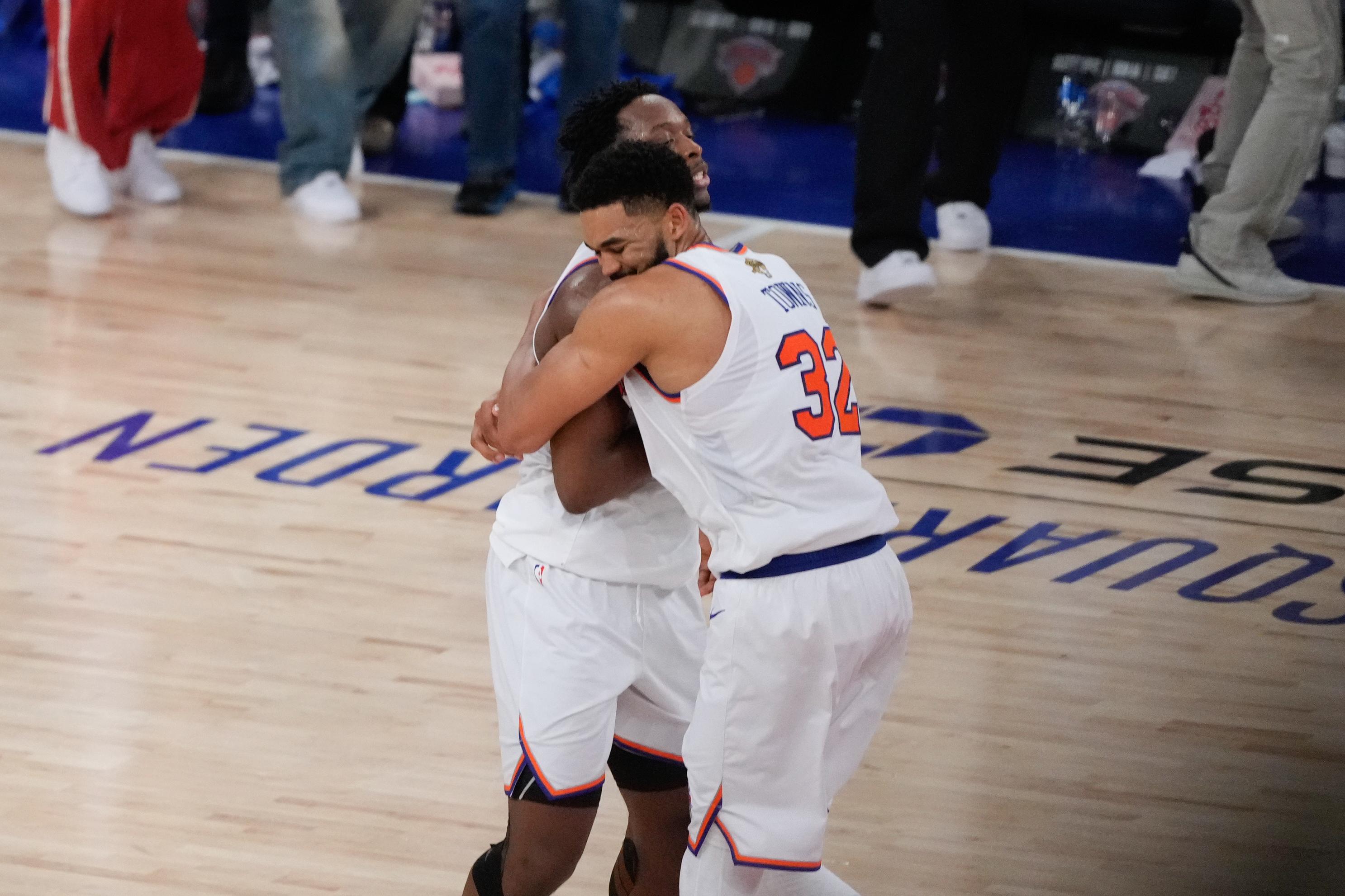 Knicks logran remontada histórica y quedan a un triunfo del 