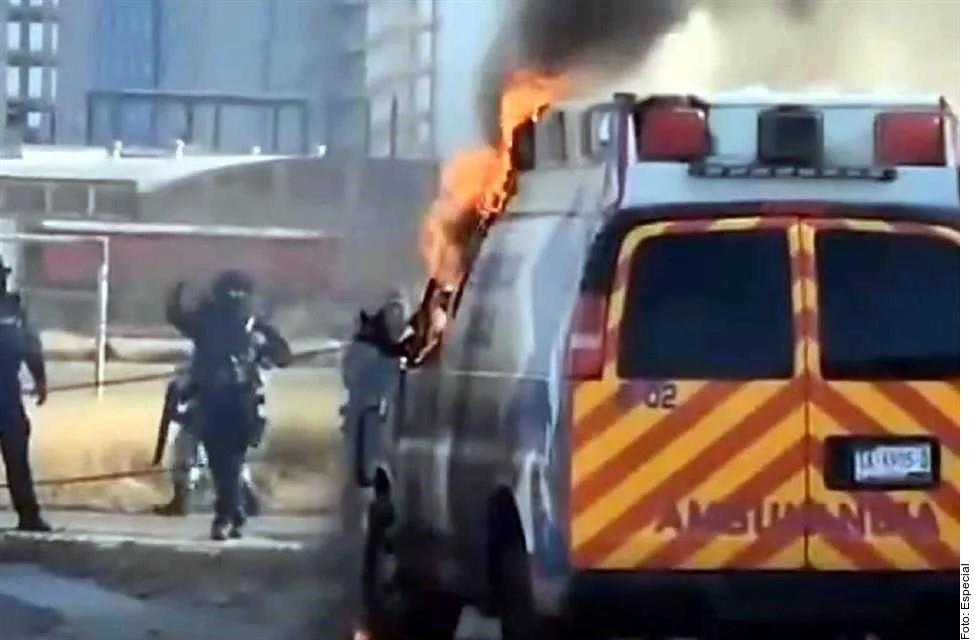 Asesinan a dos paramédicos e incendian ambulancia, tras acudir a emergencia en Celaya . Noticias en tiempo real