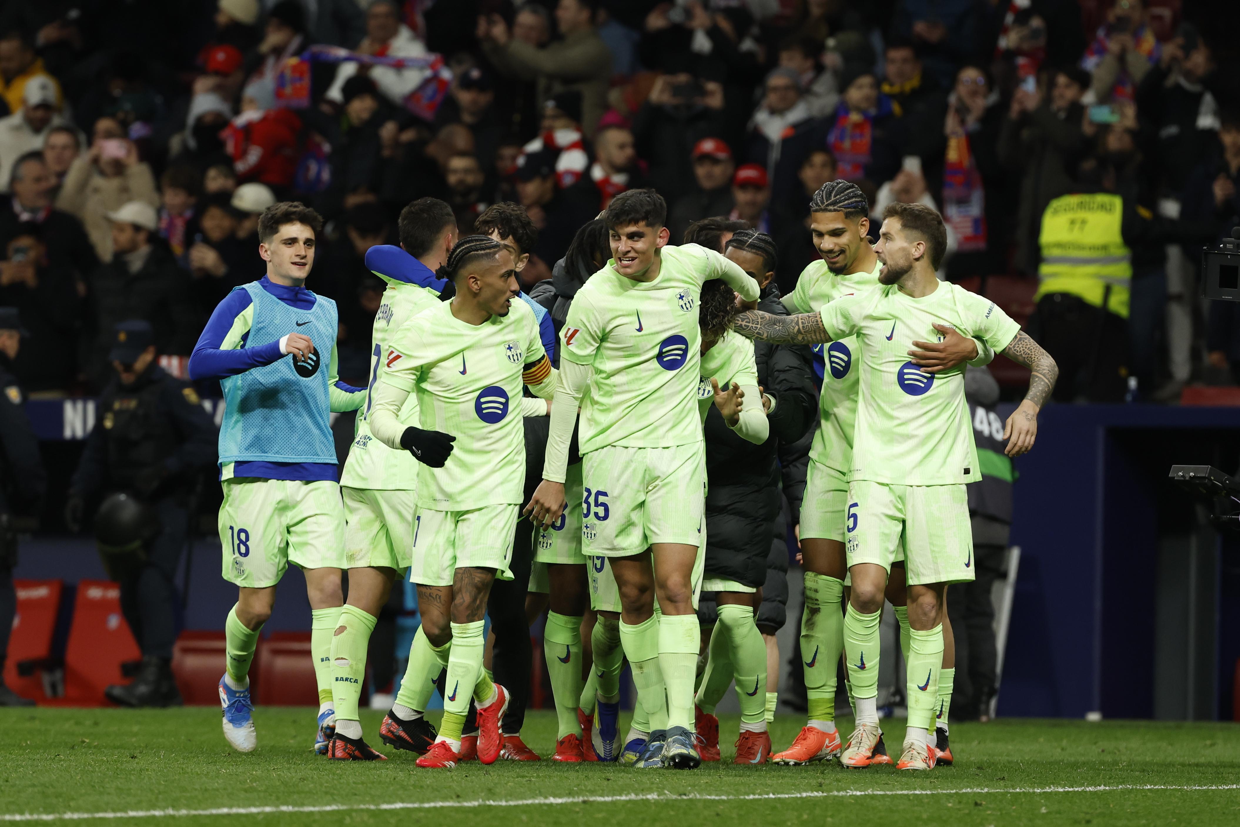 En un emocionante partido en el Metropolitano, el Barcelona logró una épica remontada ante el Atlético de Madrid, ganando 4-2 con un gol decisivo en el último suspiro. El Atlético parecía encami