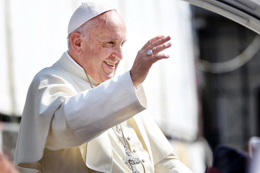 El papa Francisco autoriza la bendición de parejas del mismo sexo, pero.... no las considera matrimonio. Noticias en tiempo real