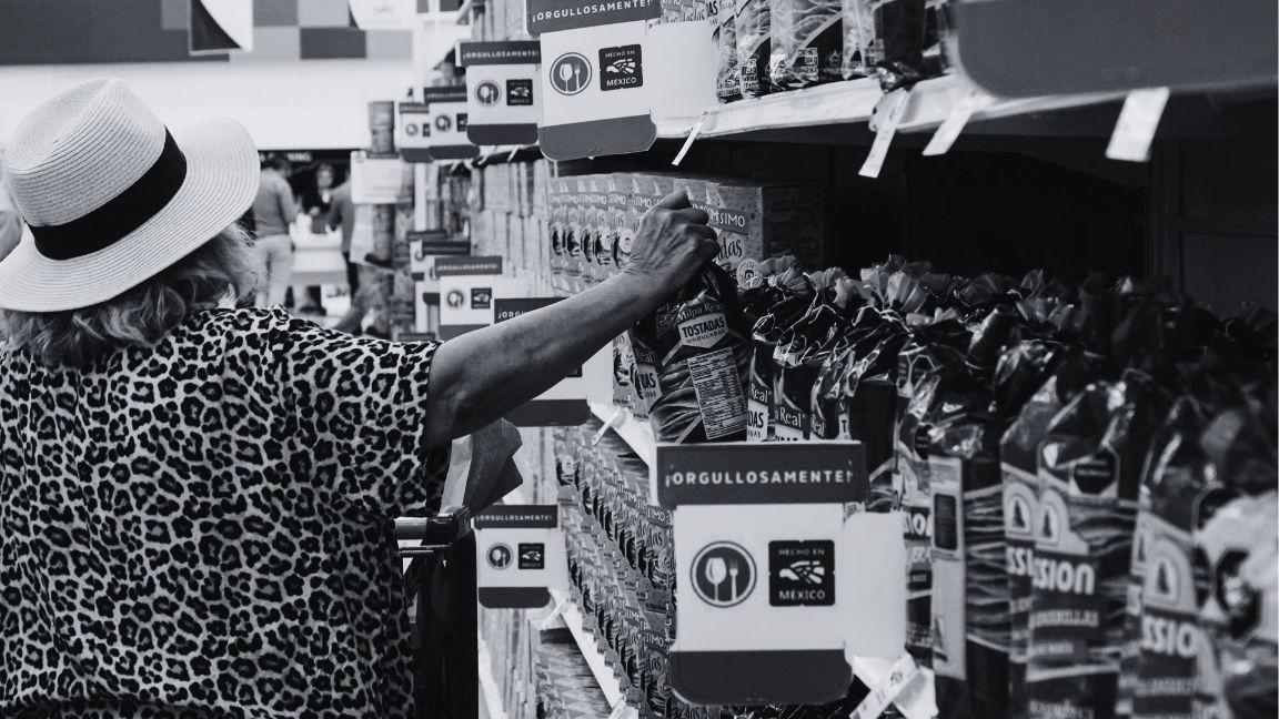 En el primer mes de 2026, cayó 1.6% consumo privado de México