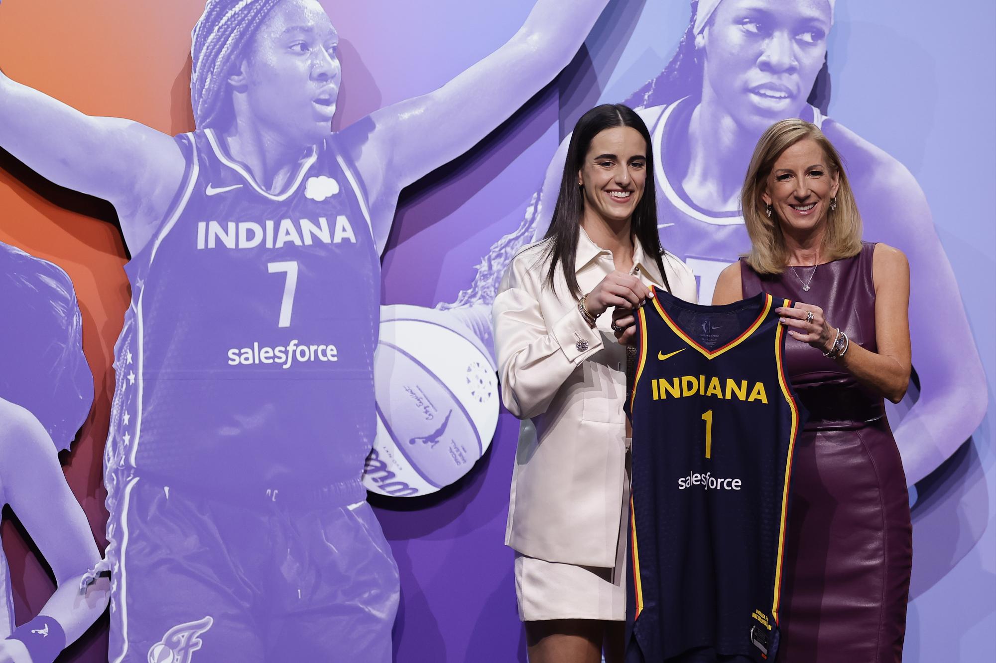 Caitlin Clark es el pick número uno del Draft de la WNBA y jugará con el Fever de Indiana. Noticias en tiempo real