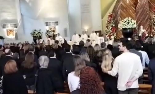 Emmanuel despide cantando a Carlos Bremer en su funeral en San Pedro. Noticias en tiempo real