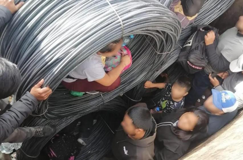 Encuentran a 87 migrantes en rollos de alambre en Sonora . Noticias en tiempo real
