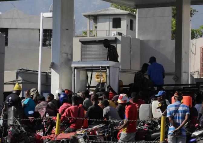 La capital de Haití es ahora un ‘campo de batalla’ mientras las pandillas toman el control. Noticias en tiempo real
