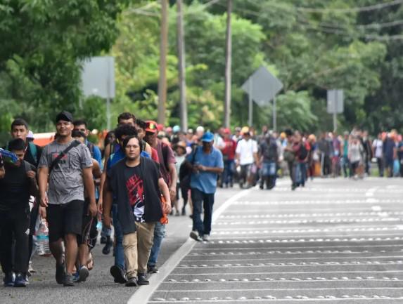 Una nueva caravana de al menos 1.500 migrantes se formó el miércoles en el sur de México, algunos de los cuales admitieron abiertamente que estaban desesperados por cruzar a Estados Unidos antes de